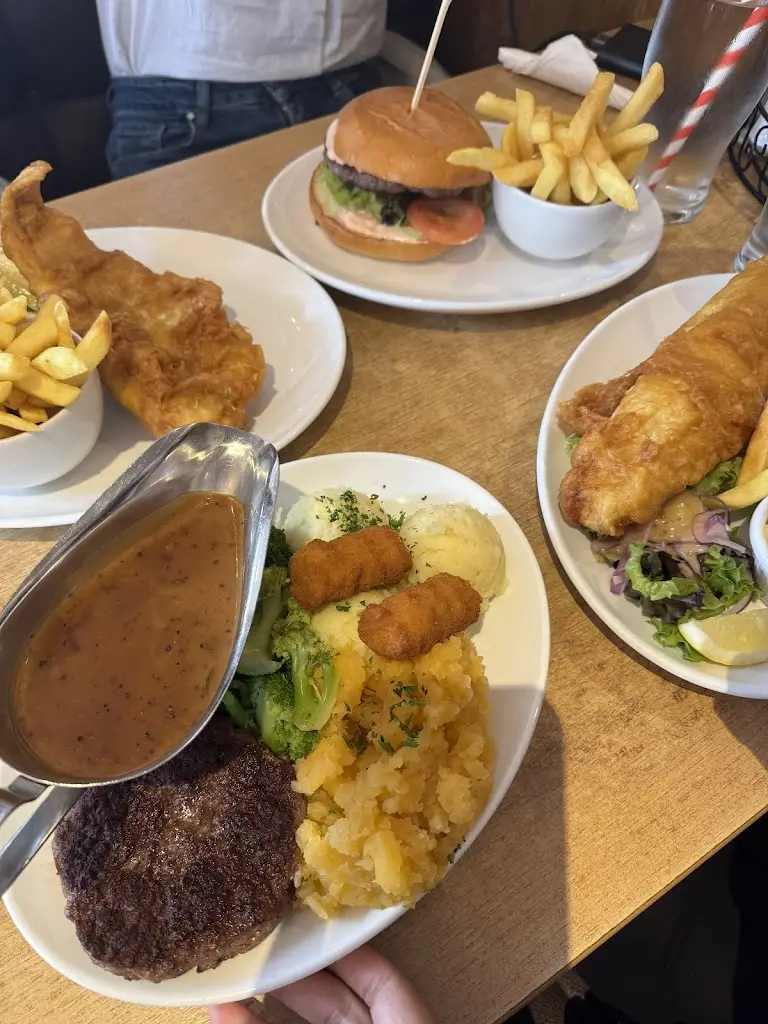AgnesS25 SEWE_The Junction_Ballina_review