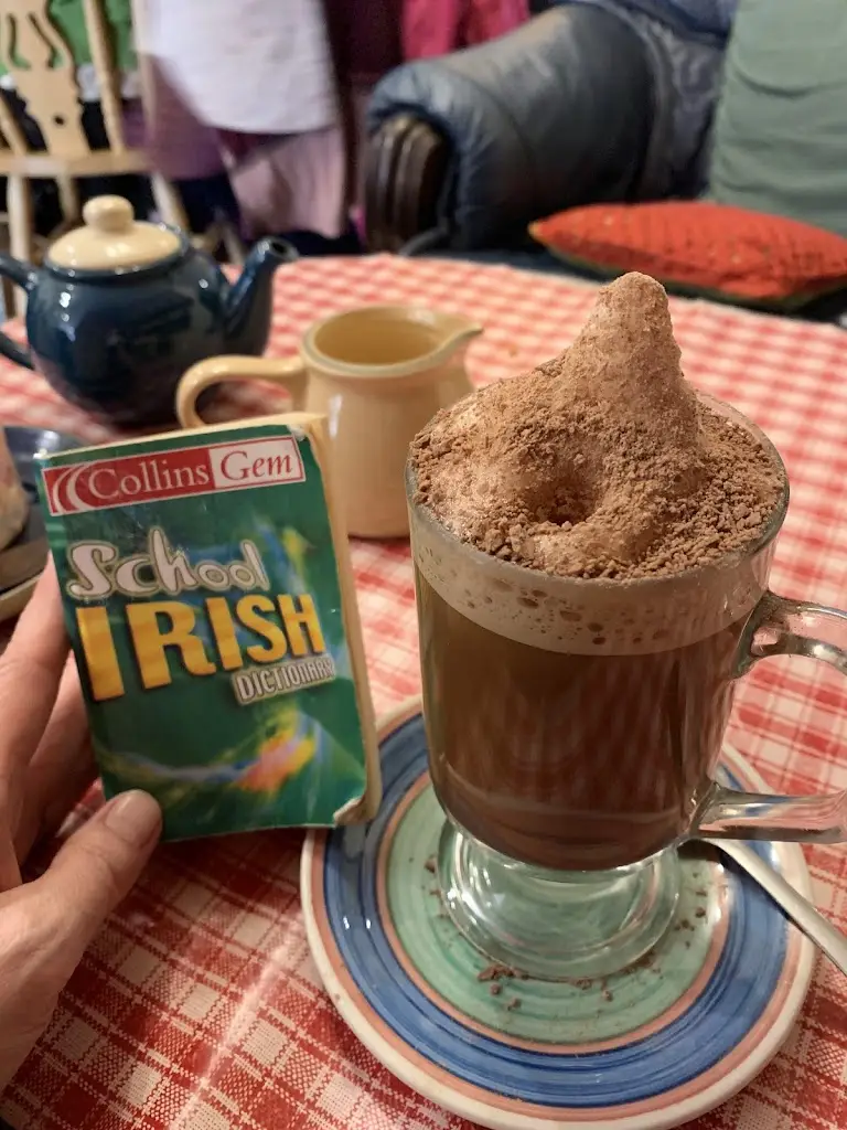 Lisa SillimanFrench_The Potter's Hand Cafe_Kilrush_reseña