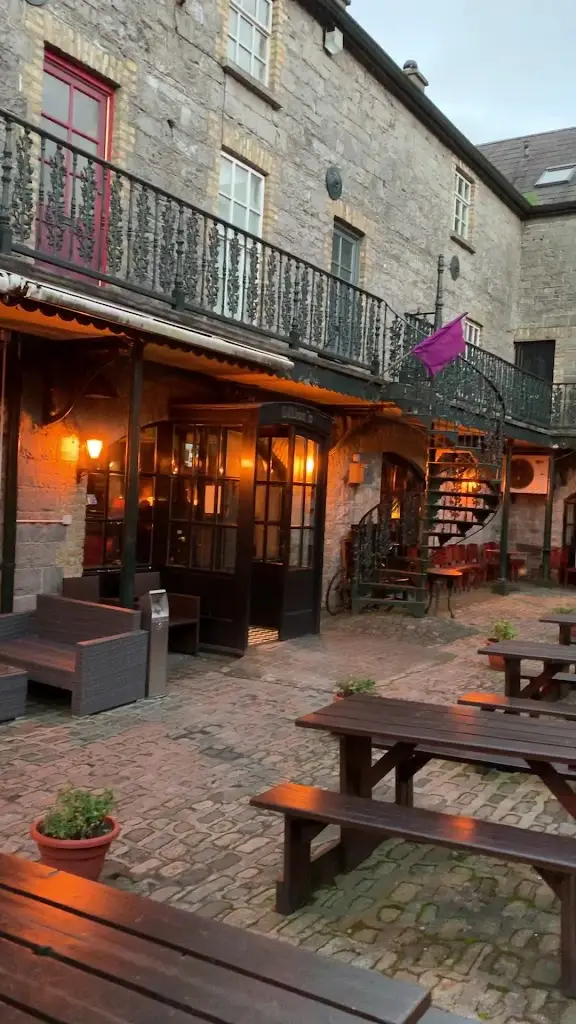 Dillon's Bar & Restaurant_Ballina_slider_image_2