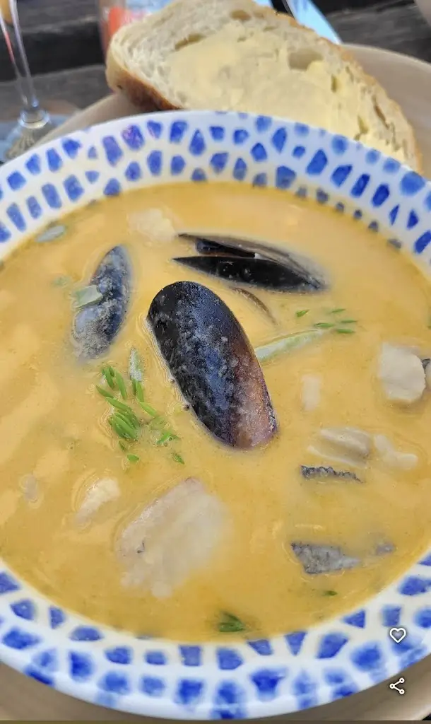 Steven Gray_The Auld Triangle_Macroom_review