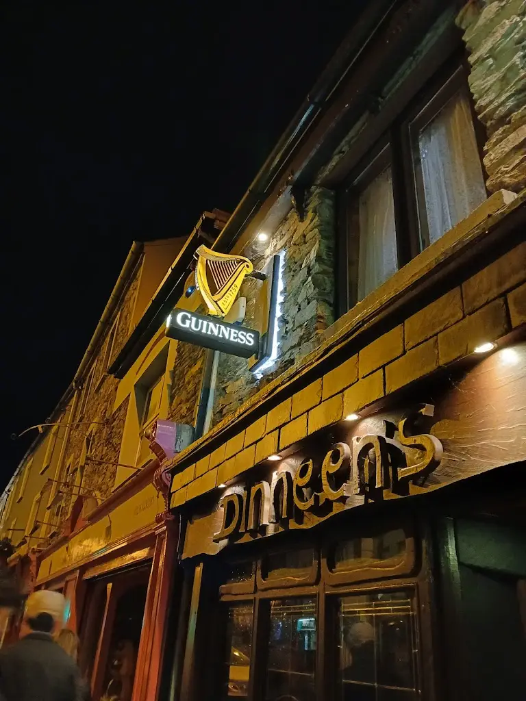 April Parmley_Dinneens Bar_Macroom_review