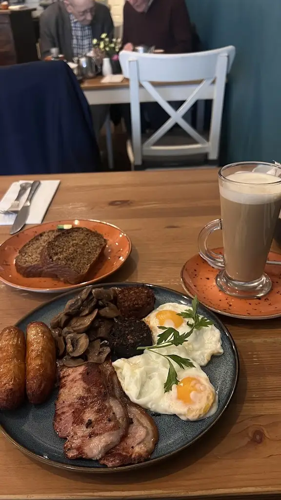 Natasha J_Café Rosé_Limerick_recensione