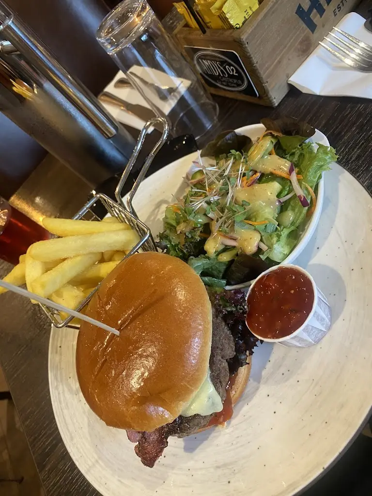 Kamila Wojtczyk_Andy's Gastropub Bed & Breakfast_Nenagh_review