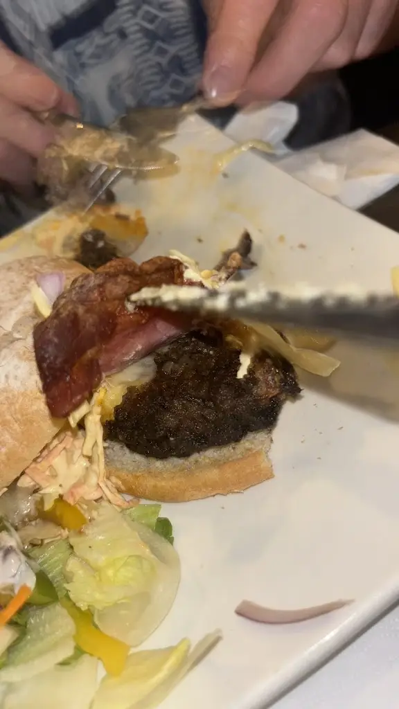 Marie Goertz_Bob's Bar & Restaurant_Kanturk_avis