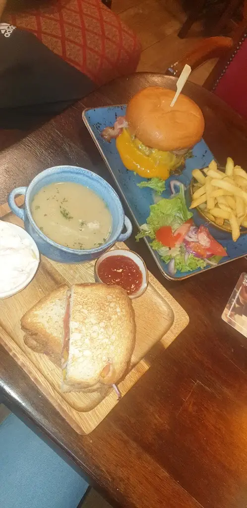 Julie Long_Geary's 1780 Bar & Eatery (Gough's)_Ráth Luirc_review