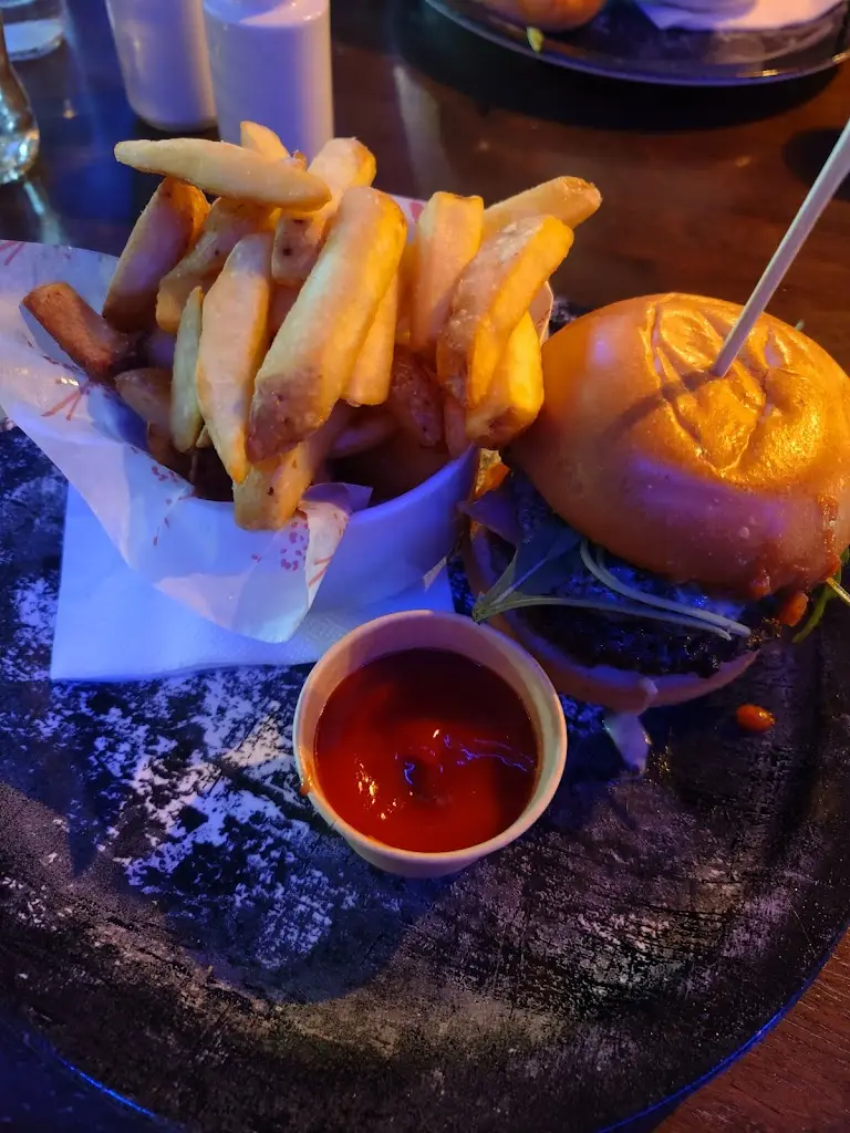 Bruna Laís Longo_Shannigans Gastro Pub_Newmarket on Fergus_review