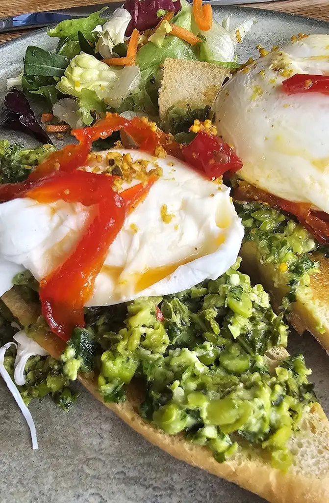 Pat Clarke-Browne_Gallery Cafe & Restaurant_Gort_reseña