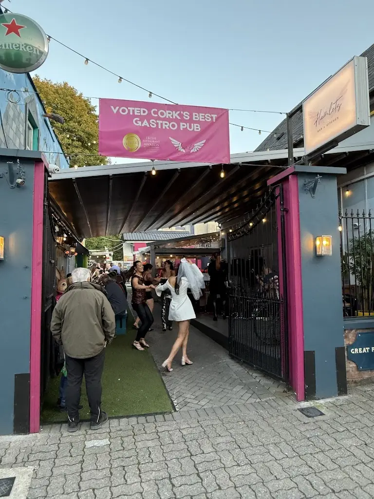 Hamlets Bar + Kitchen_Kinsale_slider_image_3