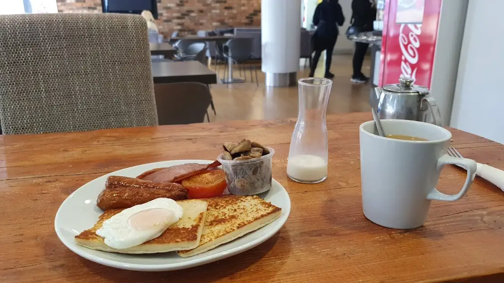 jacqueline dee_Harley's Cafe_Portlaw_reseña