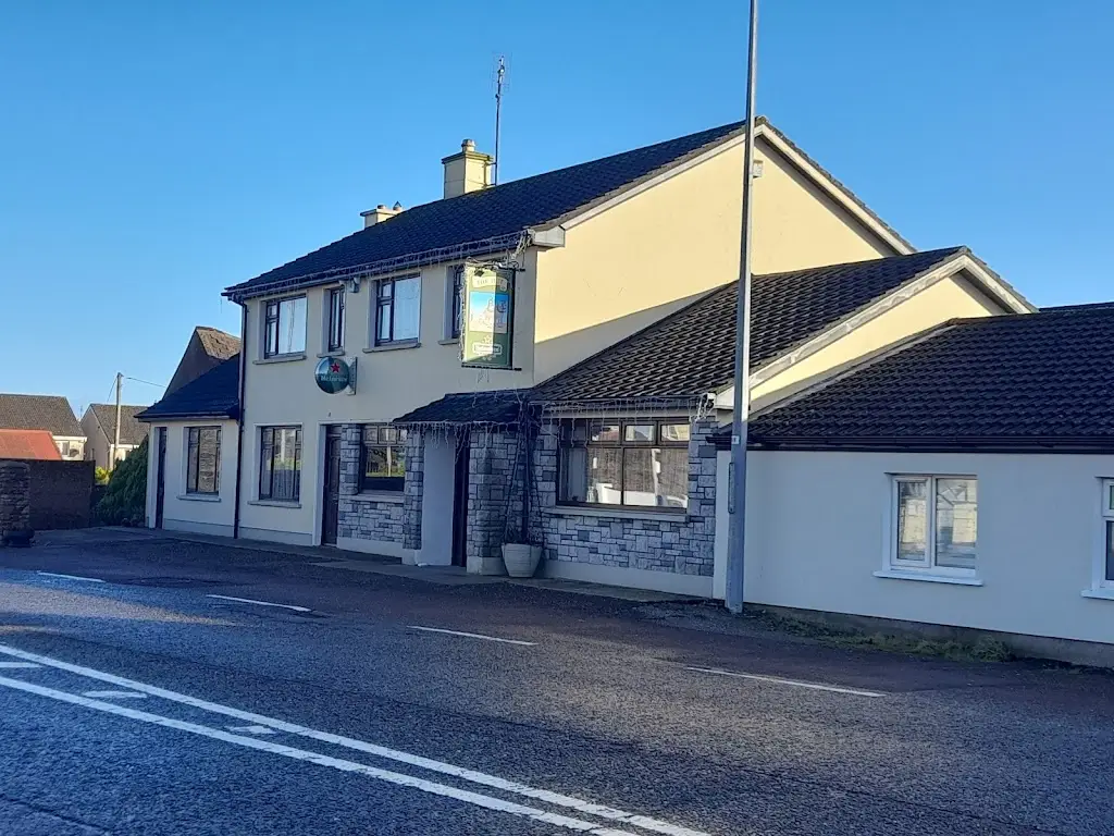 The Hut Bar_Watergrasshill_slider_image_2