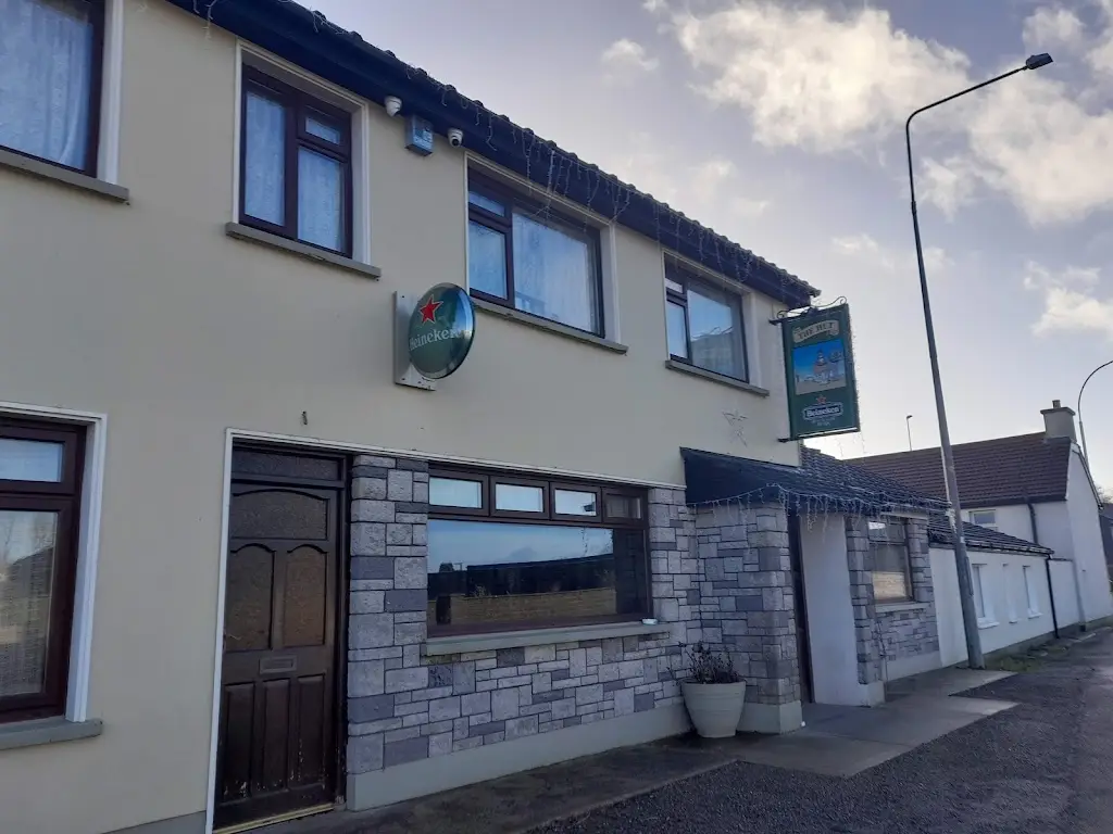 The Hut Bar_Watergrasshill_slider_image_3