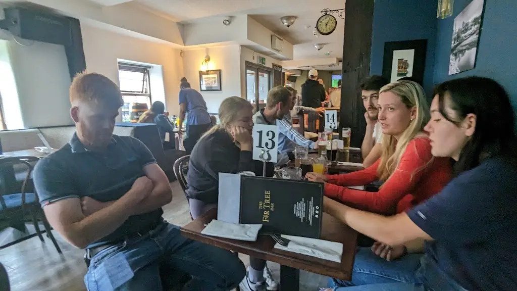 John Browne_The Fir Tree Bar_Watergrasshill_reseña