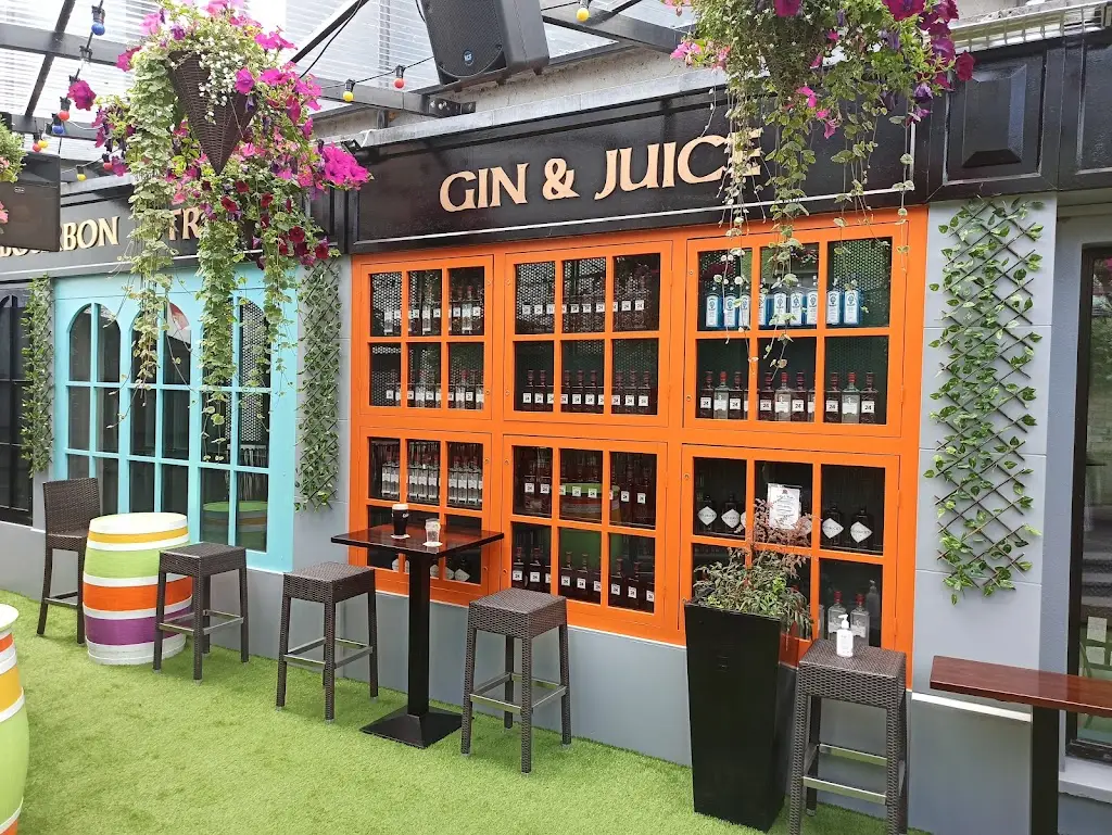 Dan Cronin's Bar_Newcastle West_slider_image_1