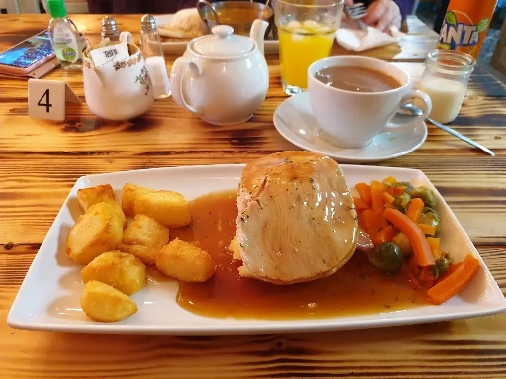 Ealf 86_THE HOKKIENS_Newcastle West_review