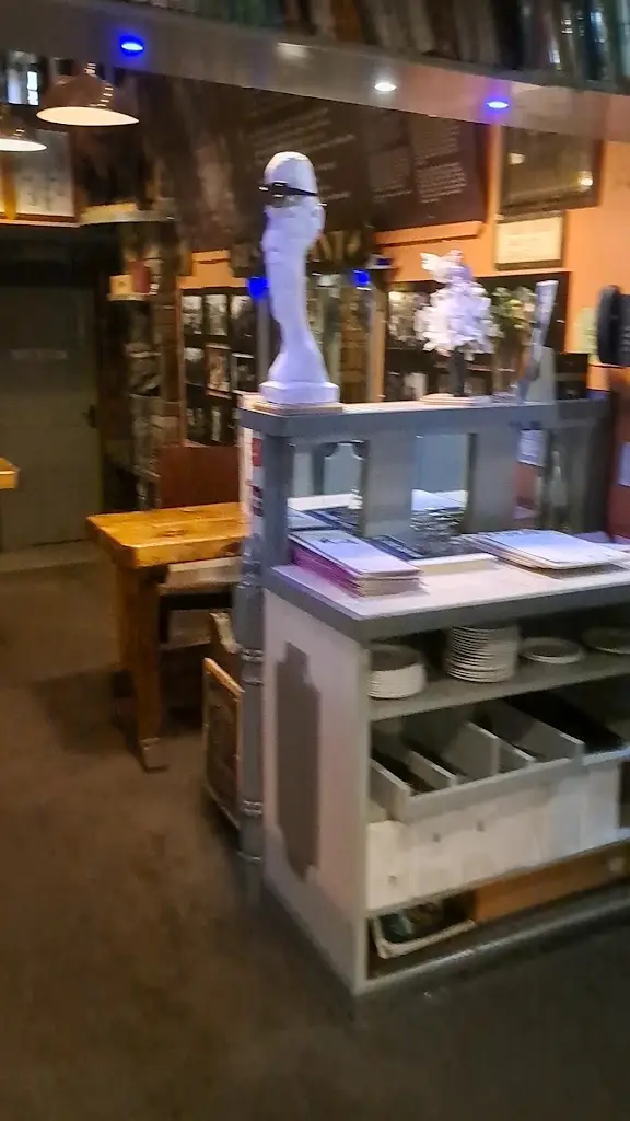 B. S. T._Raglan Road Traditional Irish Pub_Trá Mhór_review