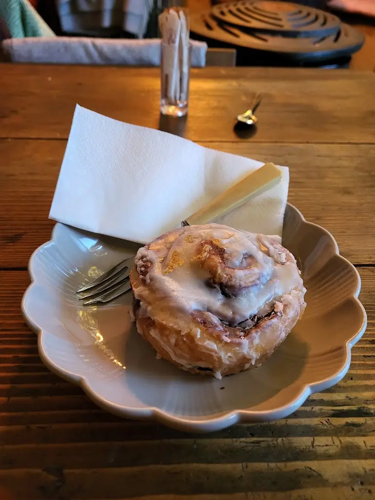 Monika Brzozka_West Street_Castleblayney_avis