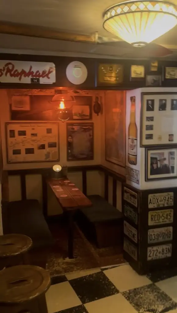 Mari Radcliffe_Sean's Bar_Castleblayney_review