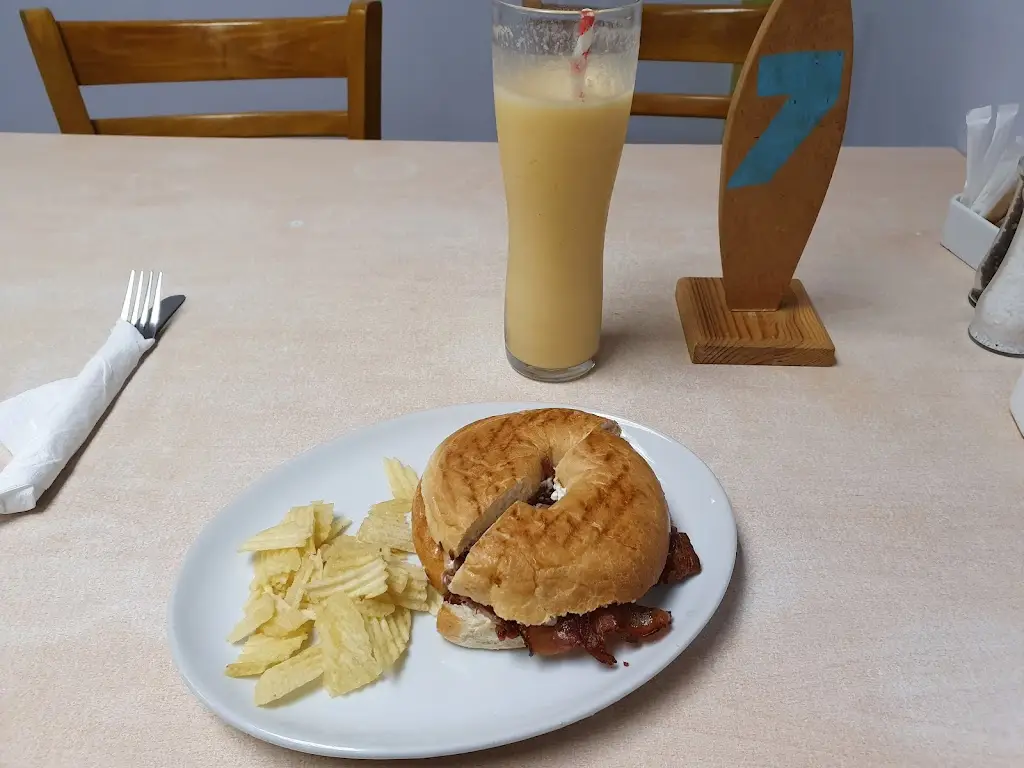 Fernando Carmona Ayuela_Waves Surf Cafe_Bundoran_reseña