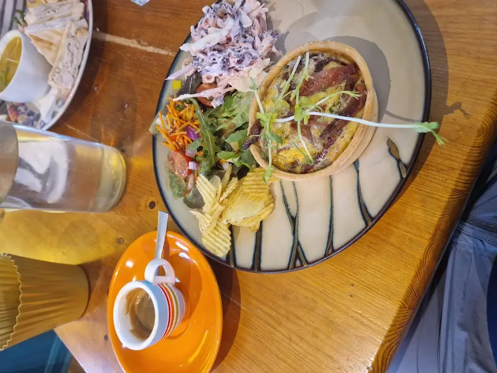 George Hodgins_The Salty Fox_Bundoran_review