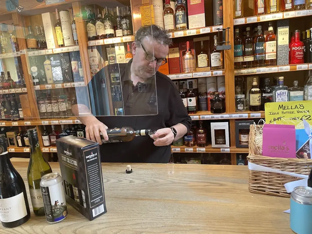 Mark Neyens_Dicey Reilly’s Pub, Off-Licence, Microbrewery & Beer Garden_Ballyshannon_reseña