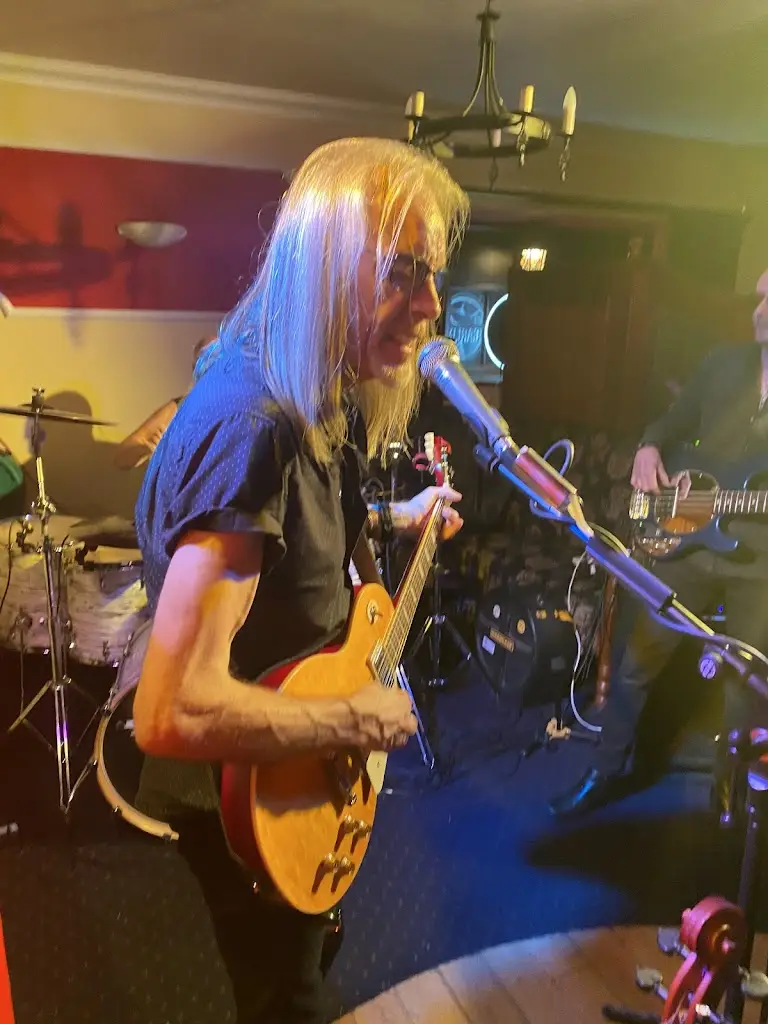 Donal Lunny_Owen Roes Bar_Ballyshannon_review