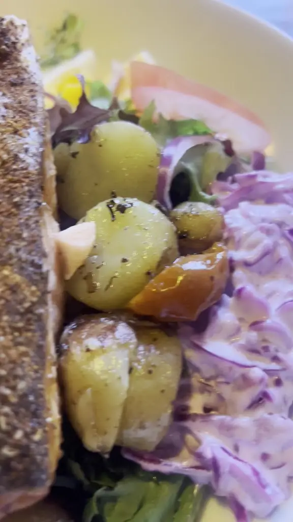 Ciara Hassan_McCafferty's Bar & Restaurant_Dungloe_reseña