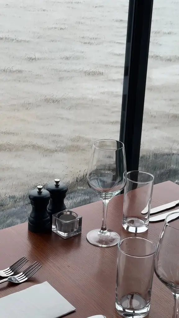 The Waters Edge Restaurant_Dunlewy_slider_image_2