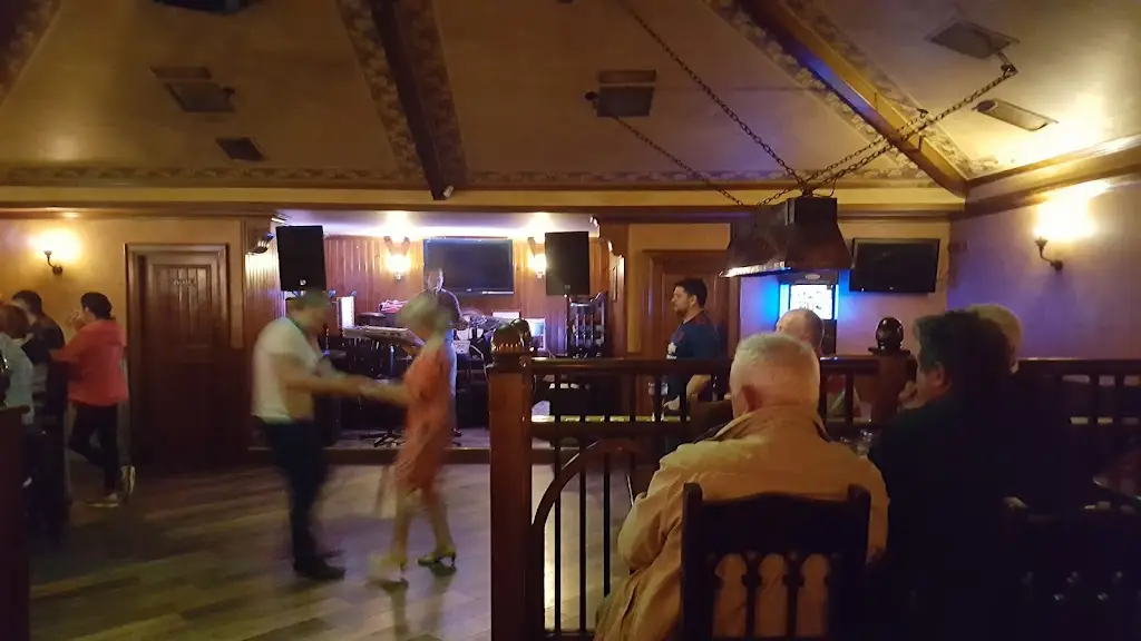 Leslie Baldwin_The West End Bar_Cootehill_Bewertung