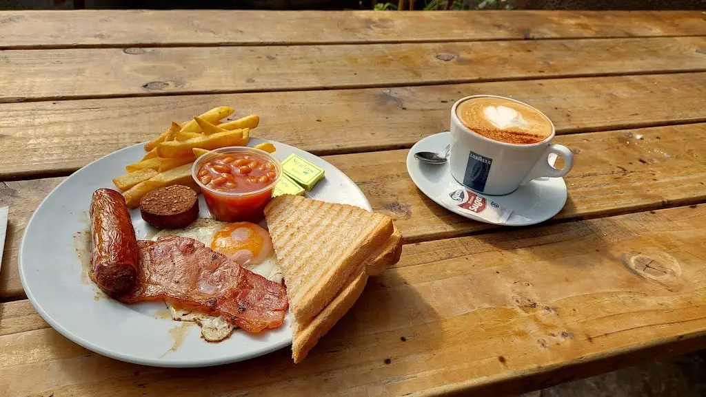 Radomír Pešek_Swagman Bar_Sligo_avis