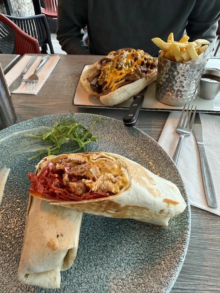 Amber Hawes_Dock84_Sligo_review