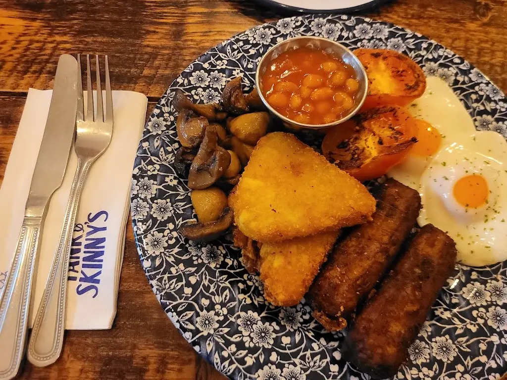 Leah Ellingham_Tank and Skinny's_Muff_avis