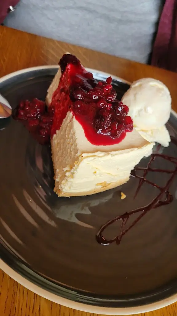 Brenda C.A._Yellow Pepper_Letterkenny_reseña