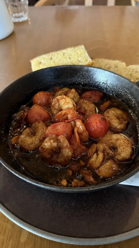 Duncan Edwards_Yellow Pepper_Letterkenny_reseña