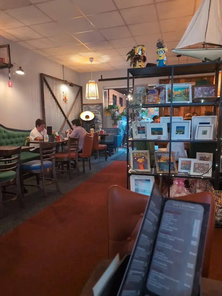 Yuliia Zhurova_Snugborough_Letterkenny_reseña