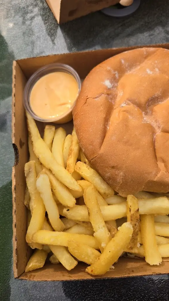 Rutu Patel_Snugborough_Letterkenny_reseña