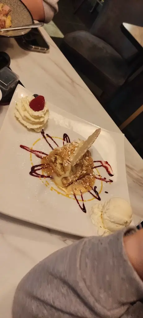 Анастасия Богомол_Oasis Bar_Letterkenny_recensione