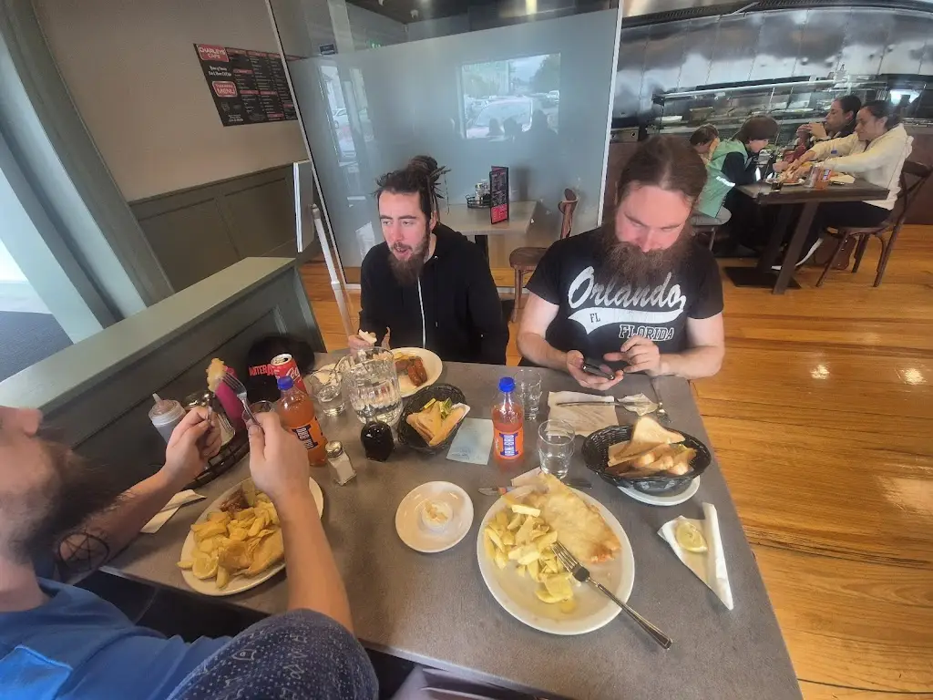 Josh Maples_Charleys Cafe_Letterkenny_recensione