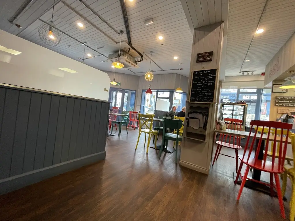 Saoirse Ní Cheandaill_The Kitchen Main Street_Letterkenny_recensione