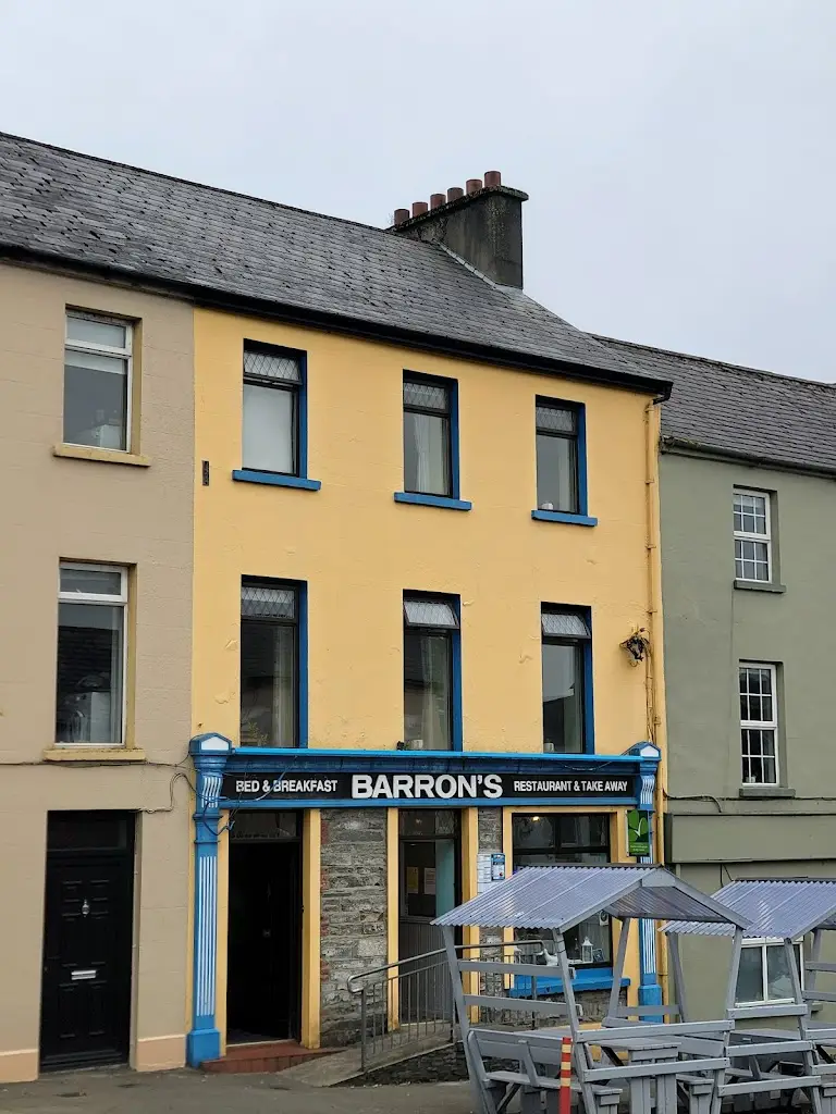 The Alvarez Brothers_Barrons Cafe and Bed & Breakfast_Moville_reseña