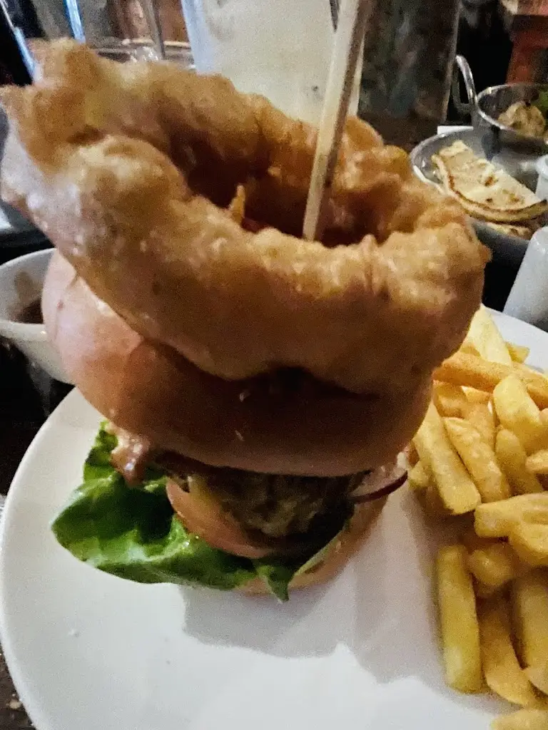 Donal Hughes_Lydon’s Bar & Restaurant_Claregalway_avis