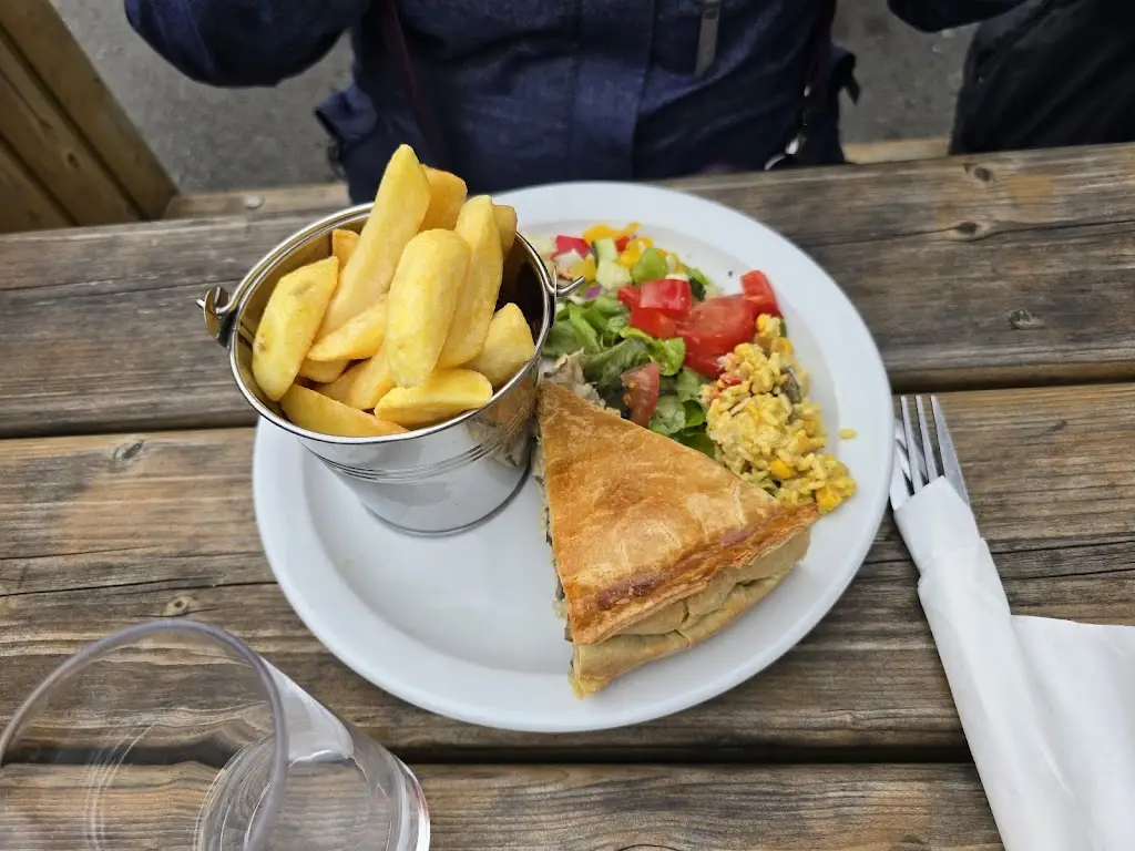 Beehive Restaurant / Pizzeria Restaurant in Portumna