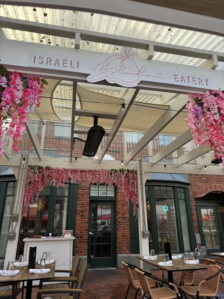 The Golden Goose_Ardee_slider_image_1