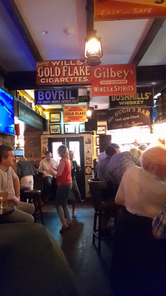 Michael O'Reilly_McHugh's Bar_Carrick-on-Shannon_avis