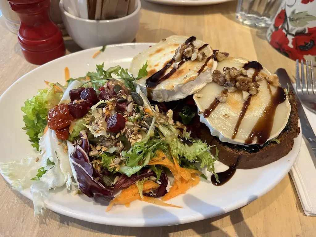 Lisa Sainsbury_Loaves and Fishes_Athlone_review