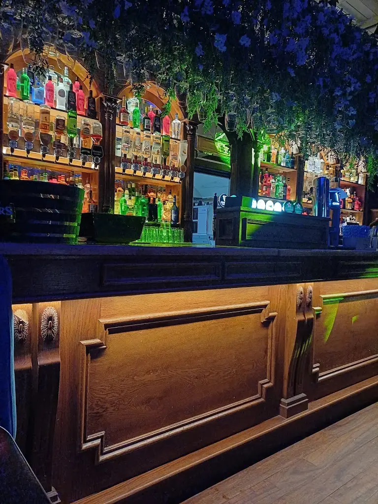 David Arnold_PV's Hotel and Restaurant _An Longfort_review