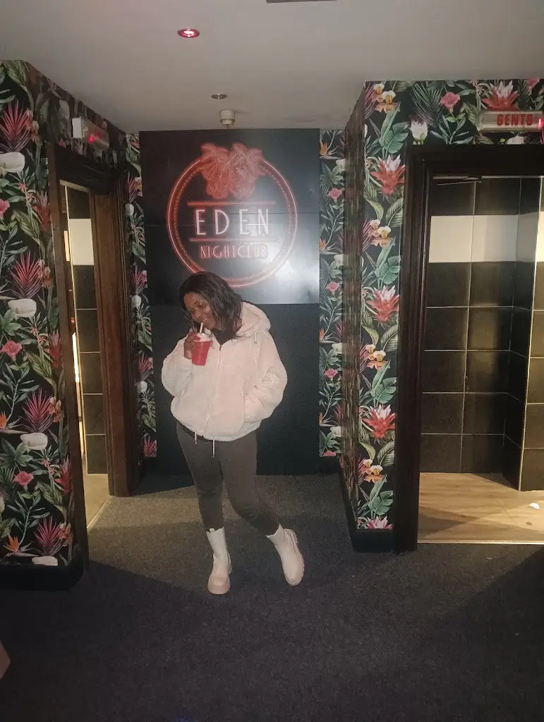 Rue Muzerengwa_PV's Hotel and Restaurant _An Longfort_review