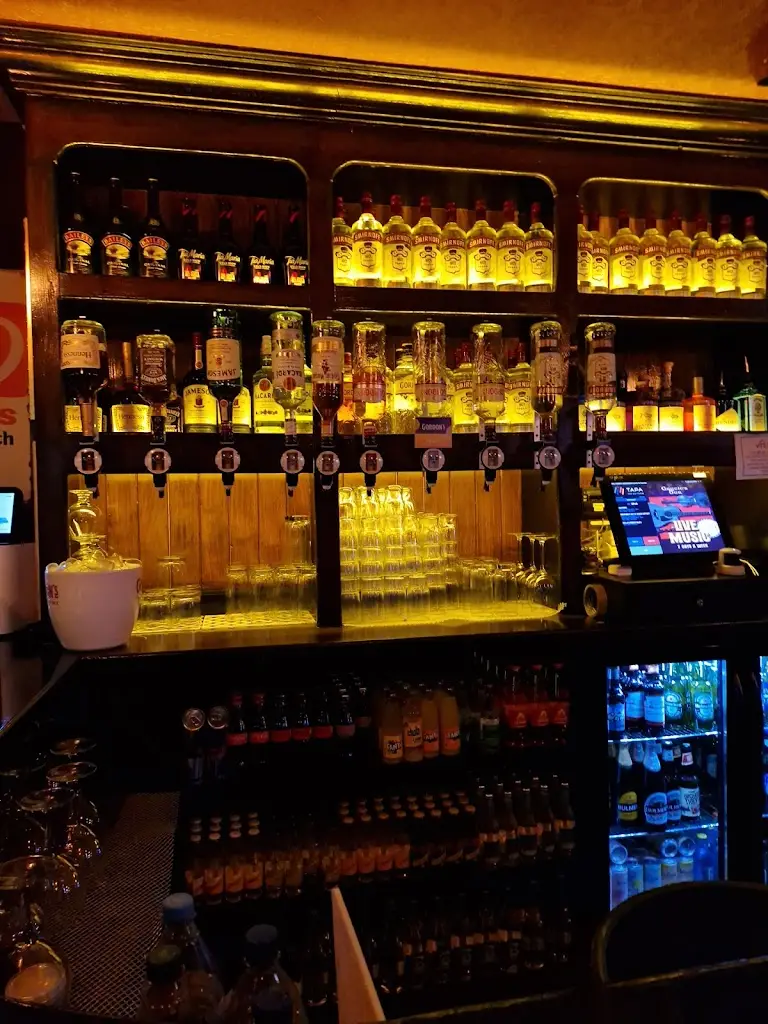 John Cave_Gracie’s Bar, Carrick-On-Shannon_Carrick-on-Shannon_review