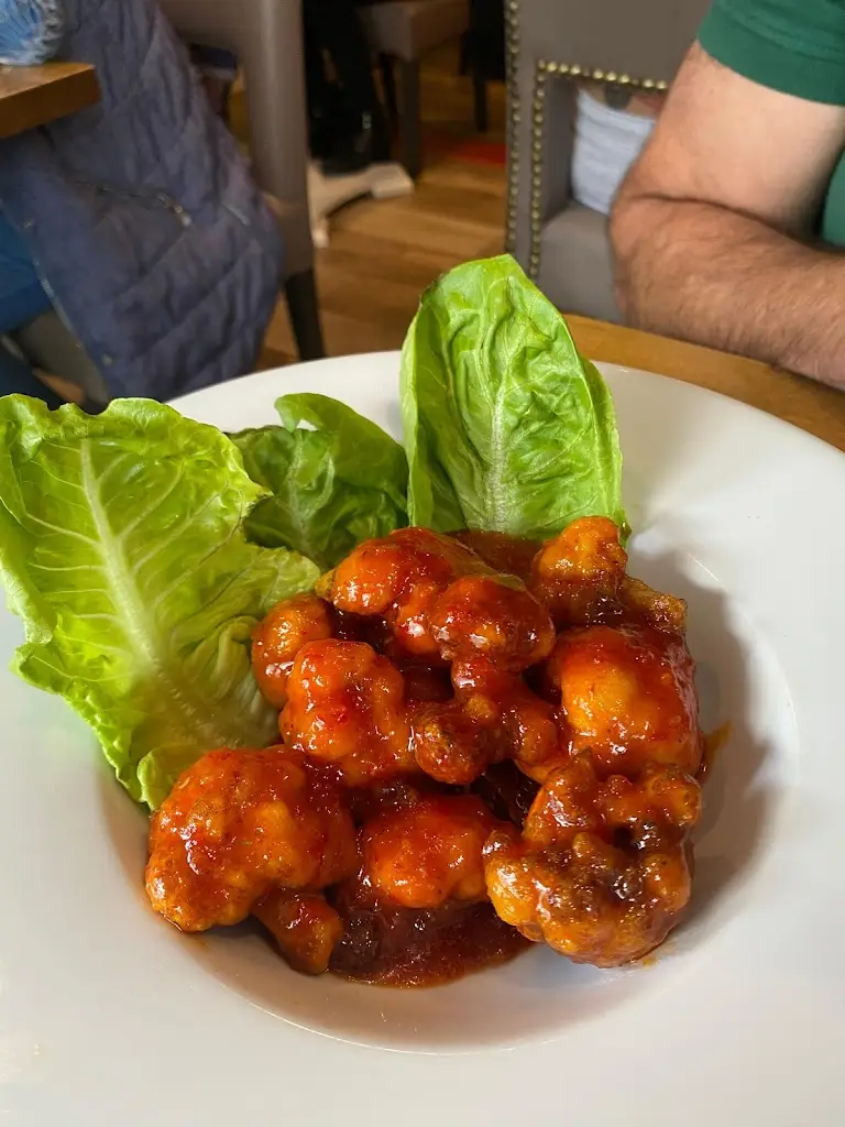 Paul D_Room8_An Mhí_review