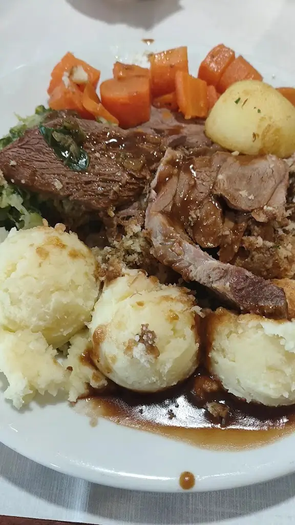 Balreask Bar, Restaurant & Guest Accommodation_An Mhí_slider_image_2