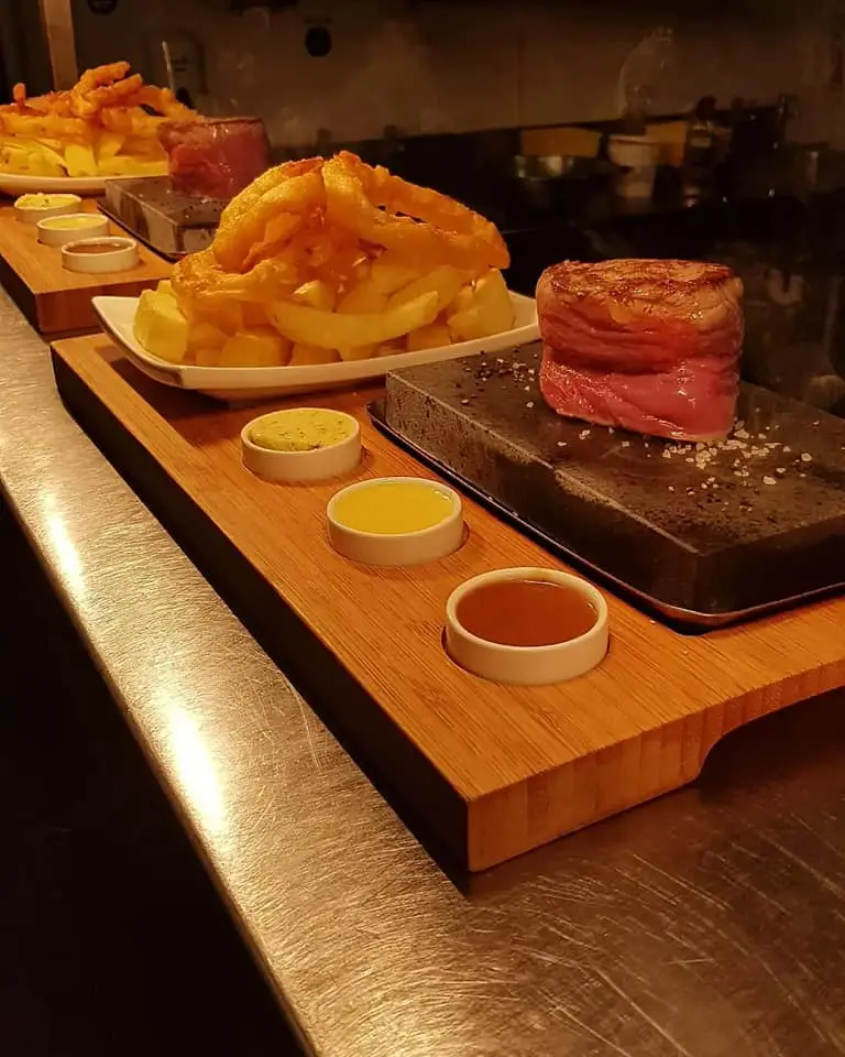 Balreask Bar, Restaurant & Guest Accommodation_An Mhí_slider_image_3